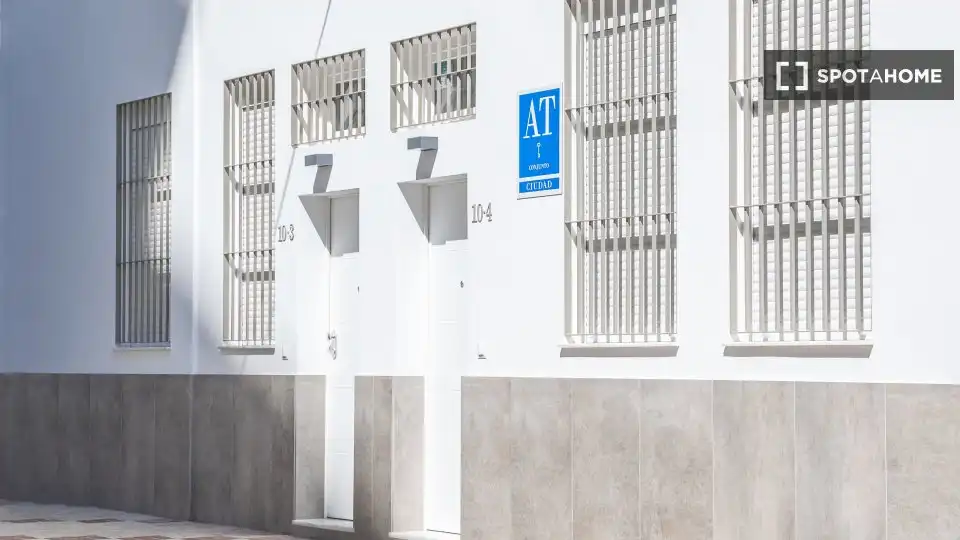 Exterior view of Study for share in Málaga  with Air Conditioner, Terrace and Furnished