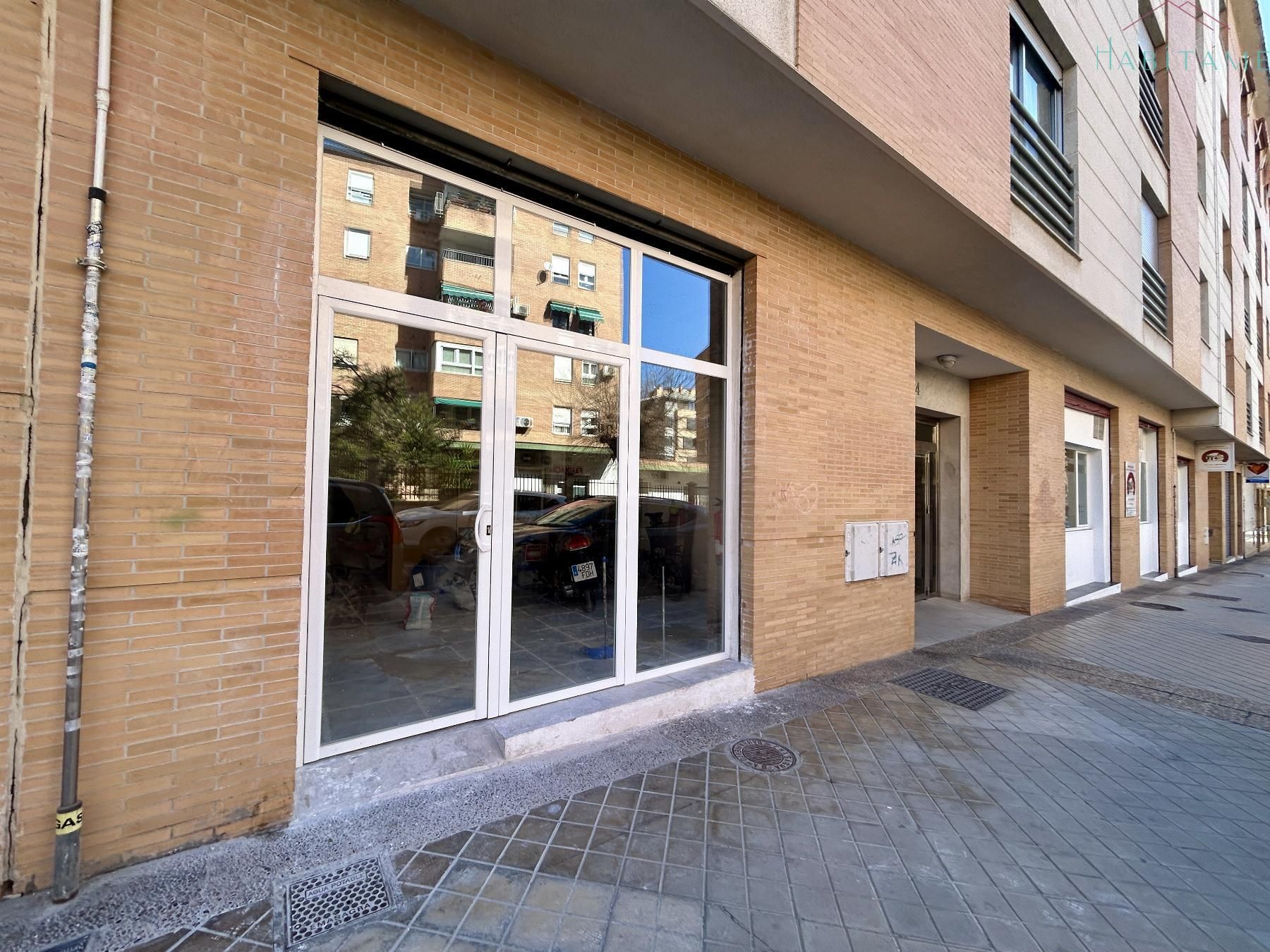 Vista exterior de Local de lloguer en  Granada Capital