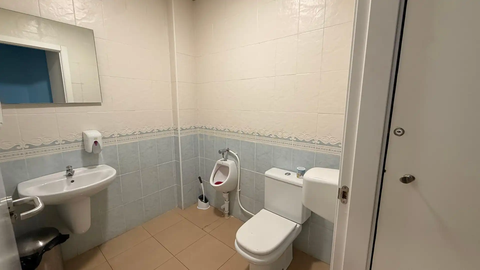 Baño de Local en traspaso en Calpe / Calp con Aire acondicionado, Alarma y Domótica
