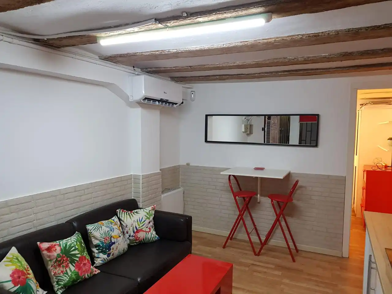 Ground floor for rent in calle dels Petons, Sant Pere, Sta. Caterina i la Ribera