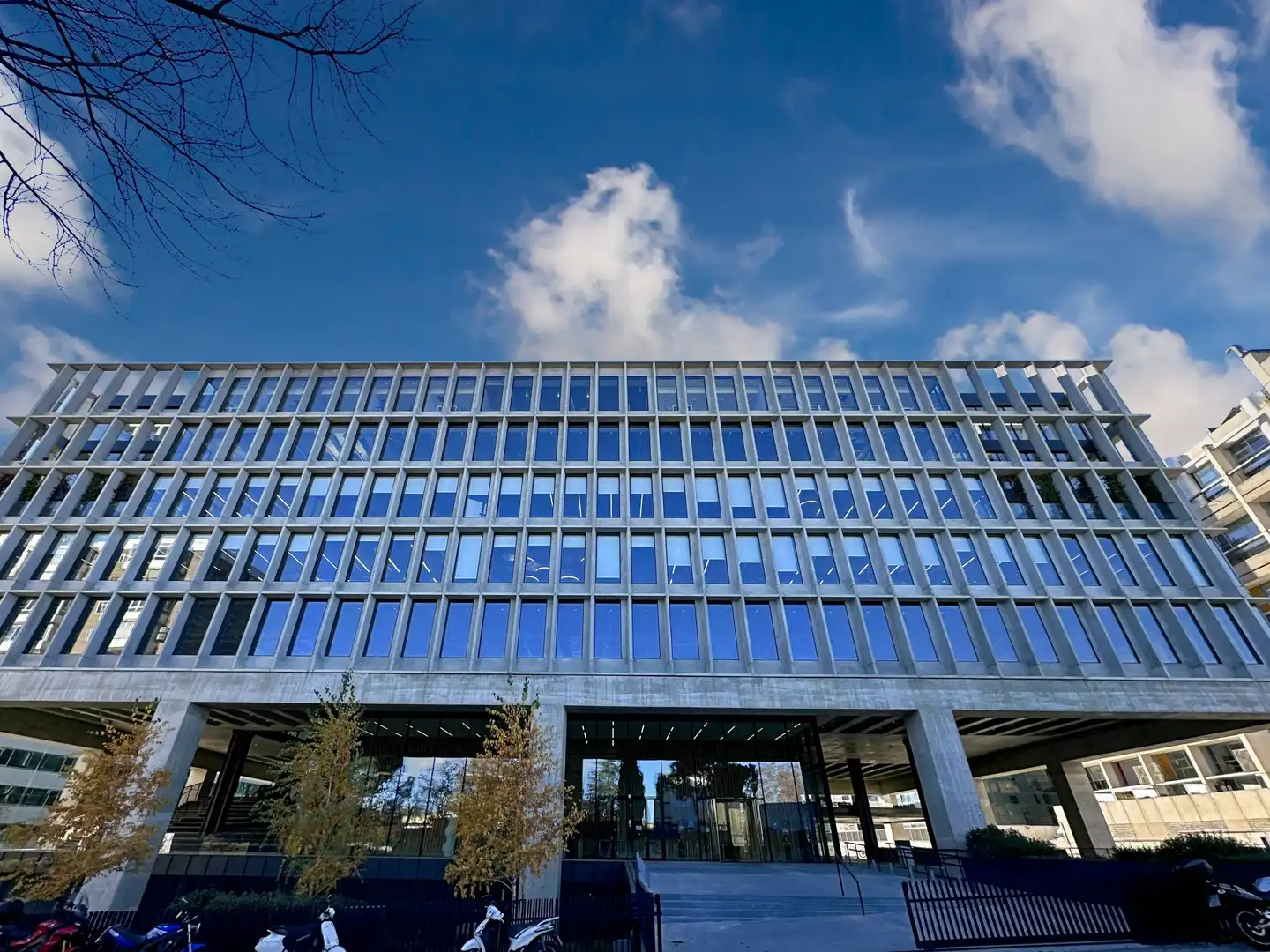 Vista exterior de Oficina de lloguer en Madrid amb Aire condicionat, Calefacció i Moblat