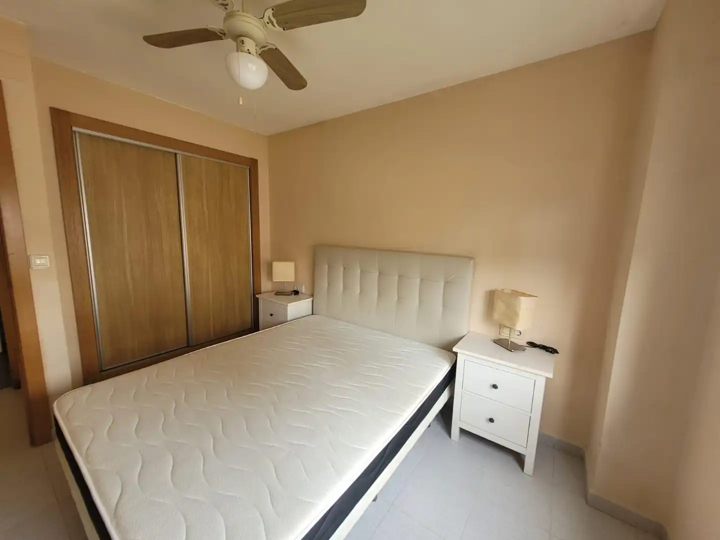Habitación de Apartamento en venta en Alicante / Alacant con Jardín privado, Terraza y Amueblado