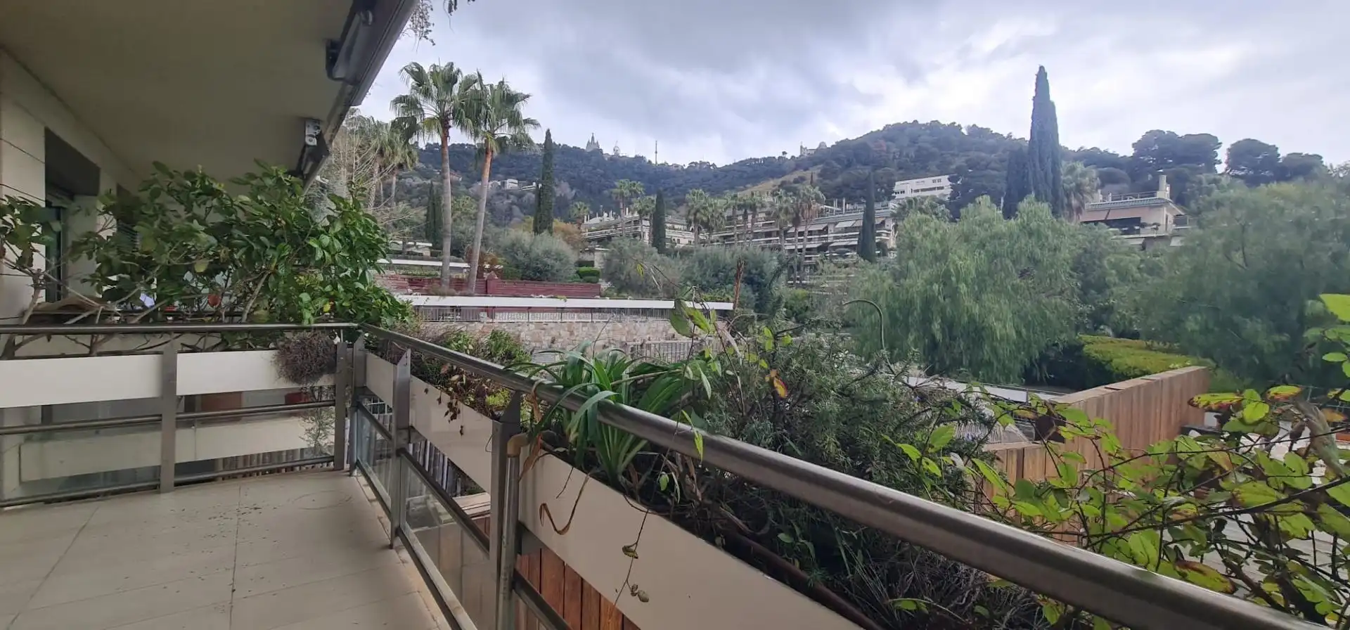 Vista exterior de Pis en venda en Barcelona amb Aire condicionat, Calefacció i Jardí privat