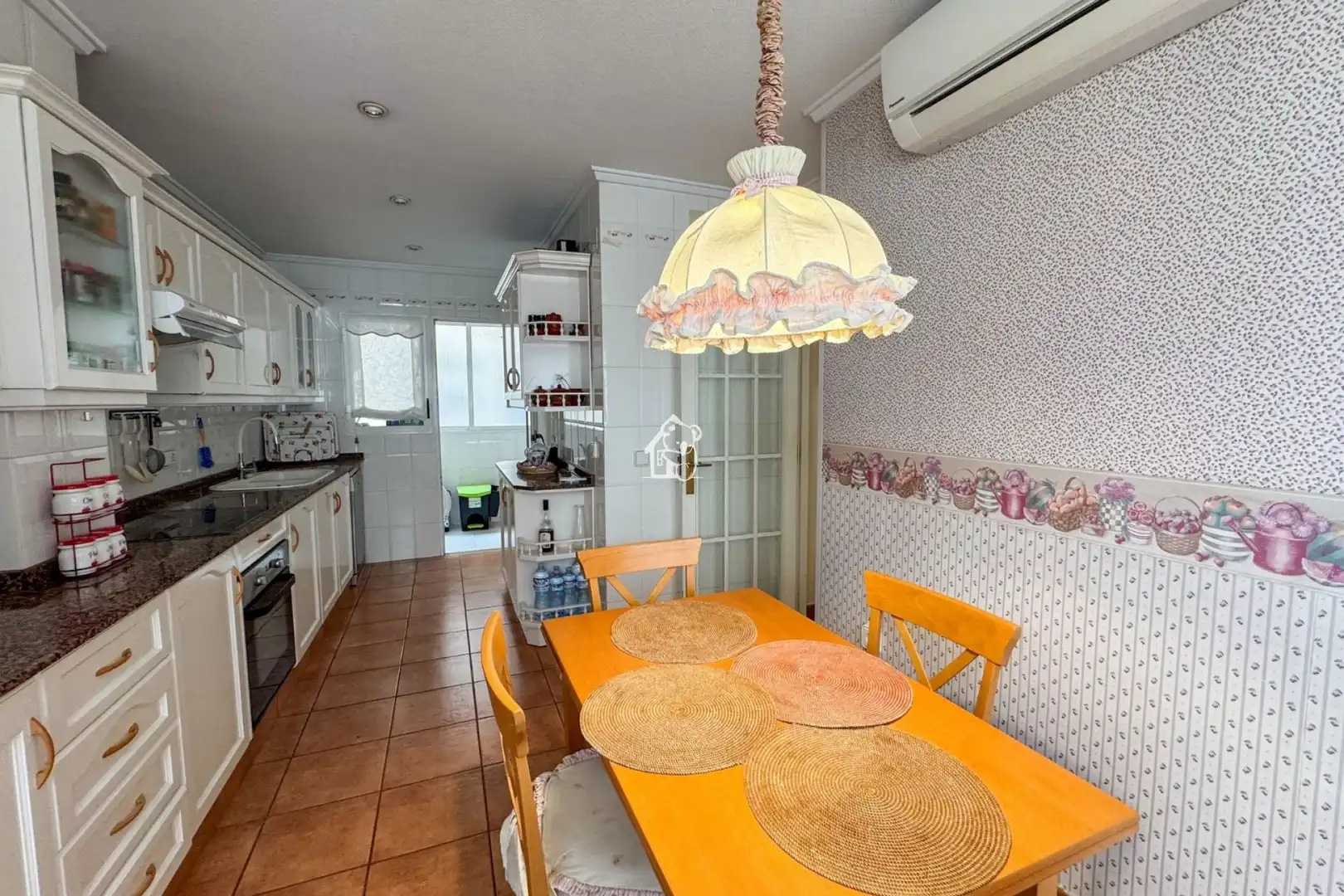 Cocina de Apartamento de alquiler en Torrevieja con Aire acondicionado, Amueblado y Horno
