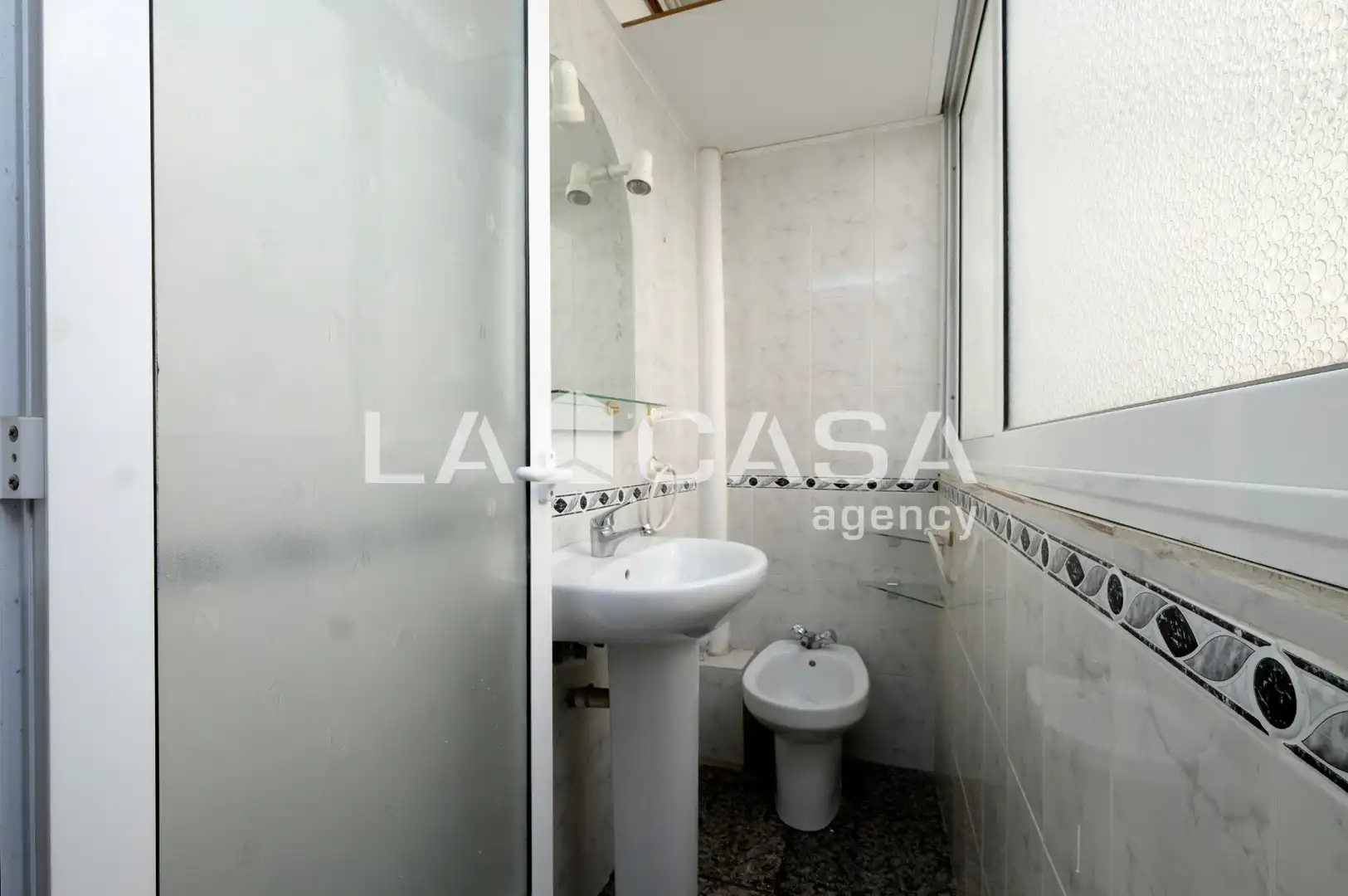 Bathroom of Attic for sale in Barcelona  with Heating, Terrace and Oven