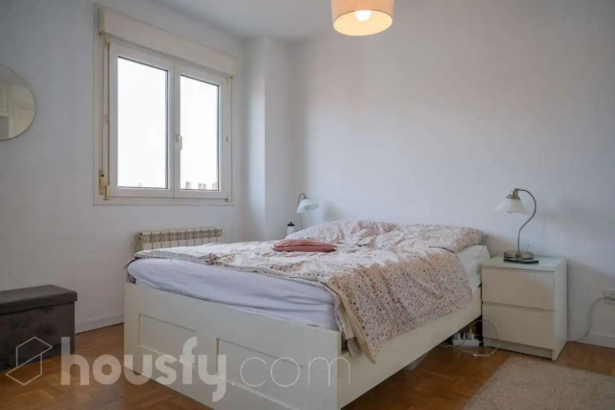 Bedroom of Flat for rent in Madrid  with Air Conditioner, Heating and Furnished
