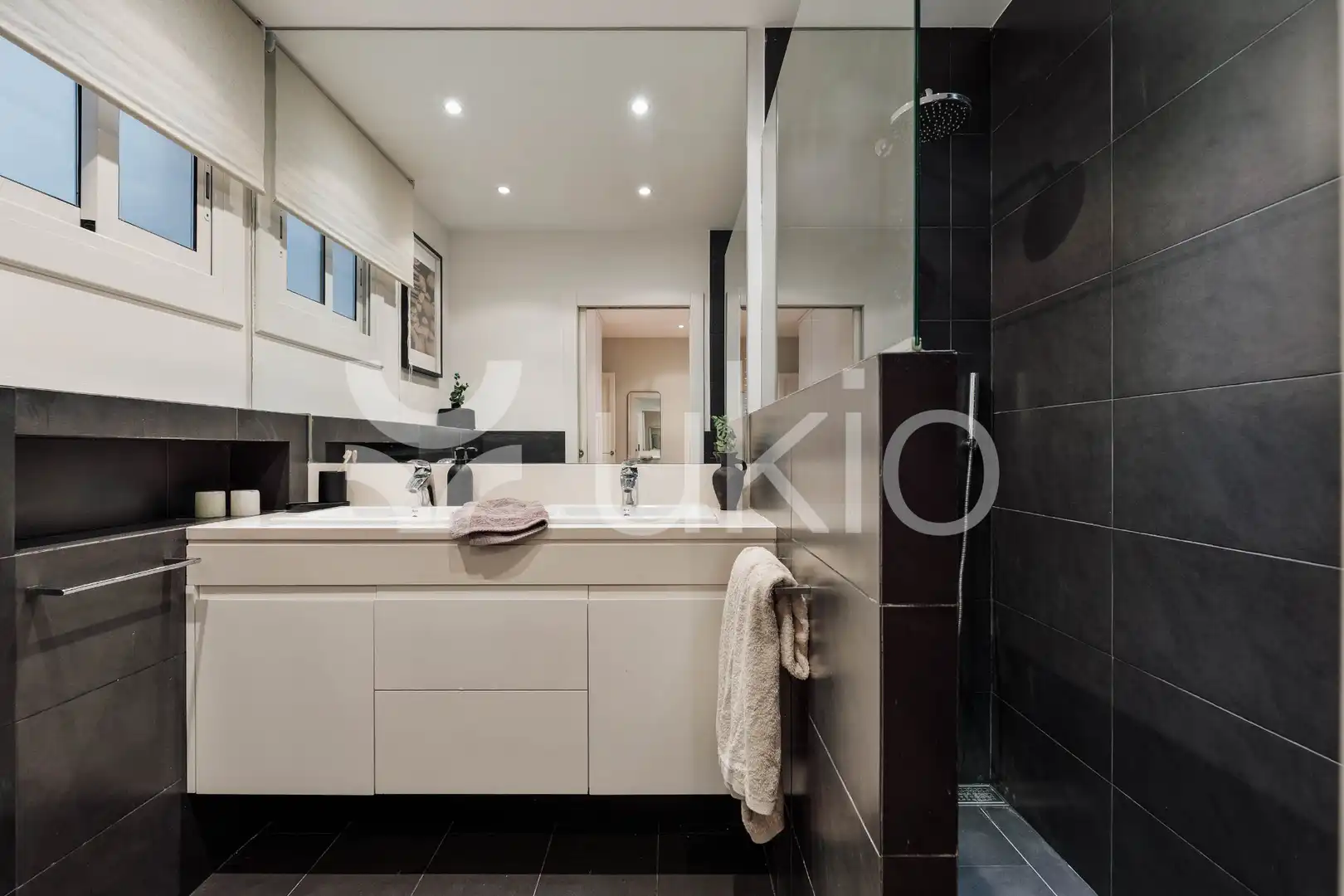 Bathroom of Apartments for rent in Barcelona  with Air Conditioner, Heating and Furnished