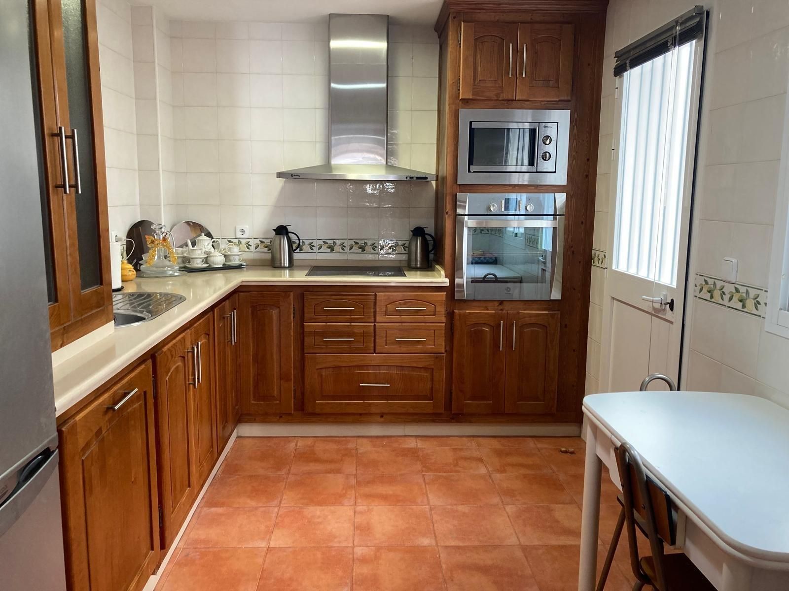 Cuina de Casa adosada en venda en Benalup-Casas Viejas amb Aire condicionat i Traster