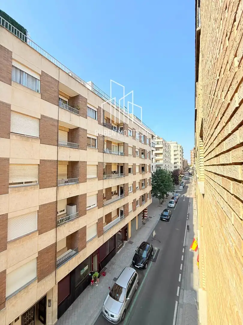 Vista exterior de Piso de alquiler en Salamanca con Calefacción, Terraza y Horno