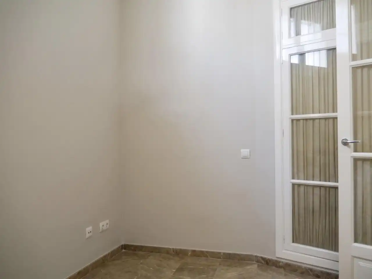 Bedroom of Flat for sale in Sevilla  with Air Conditioner, Terrace and Furnished
