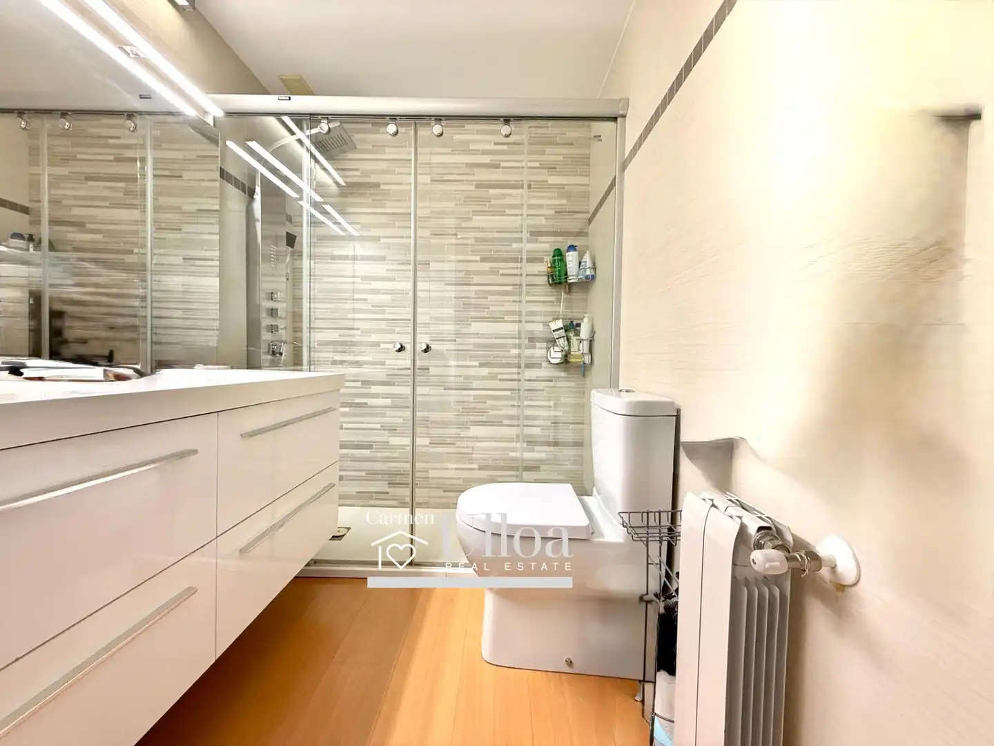 Baño de Apartamento en venta en Alicante / Alacant con Aire acondicionado, Calefacción y Jardín privado