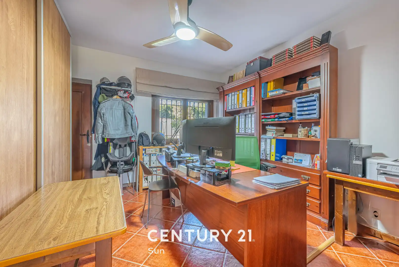 Country house zum Verkauf in Marbella mit Privatgarten und Balkon