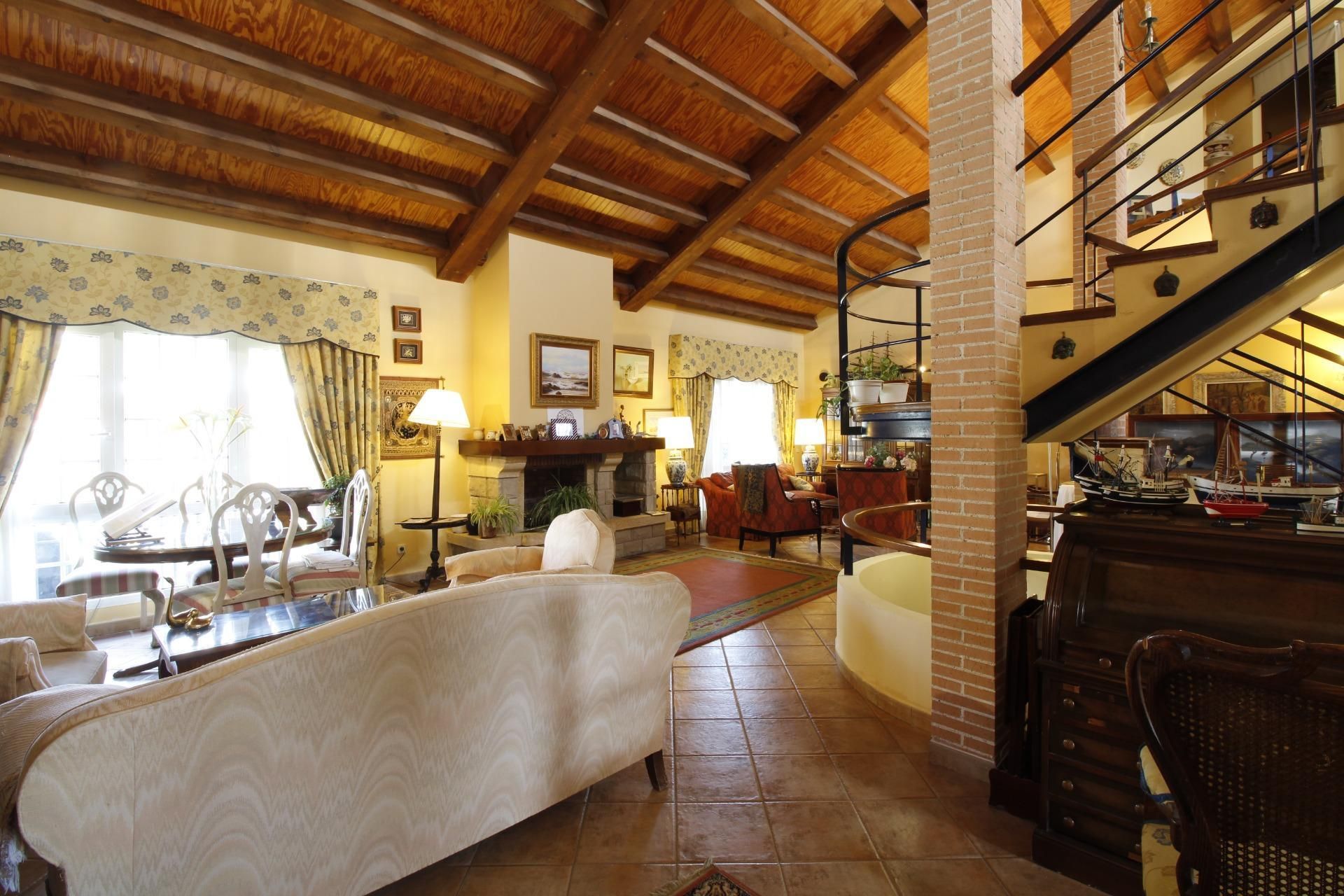 Sala d'estar de Casa o xalet en venda en El Escorial amb Calefacció, Jardí privat i Terrassa