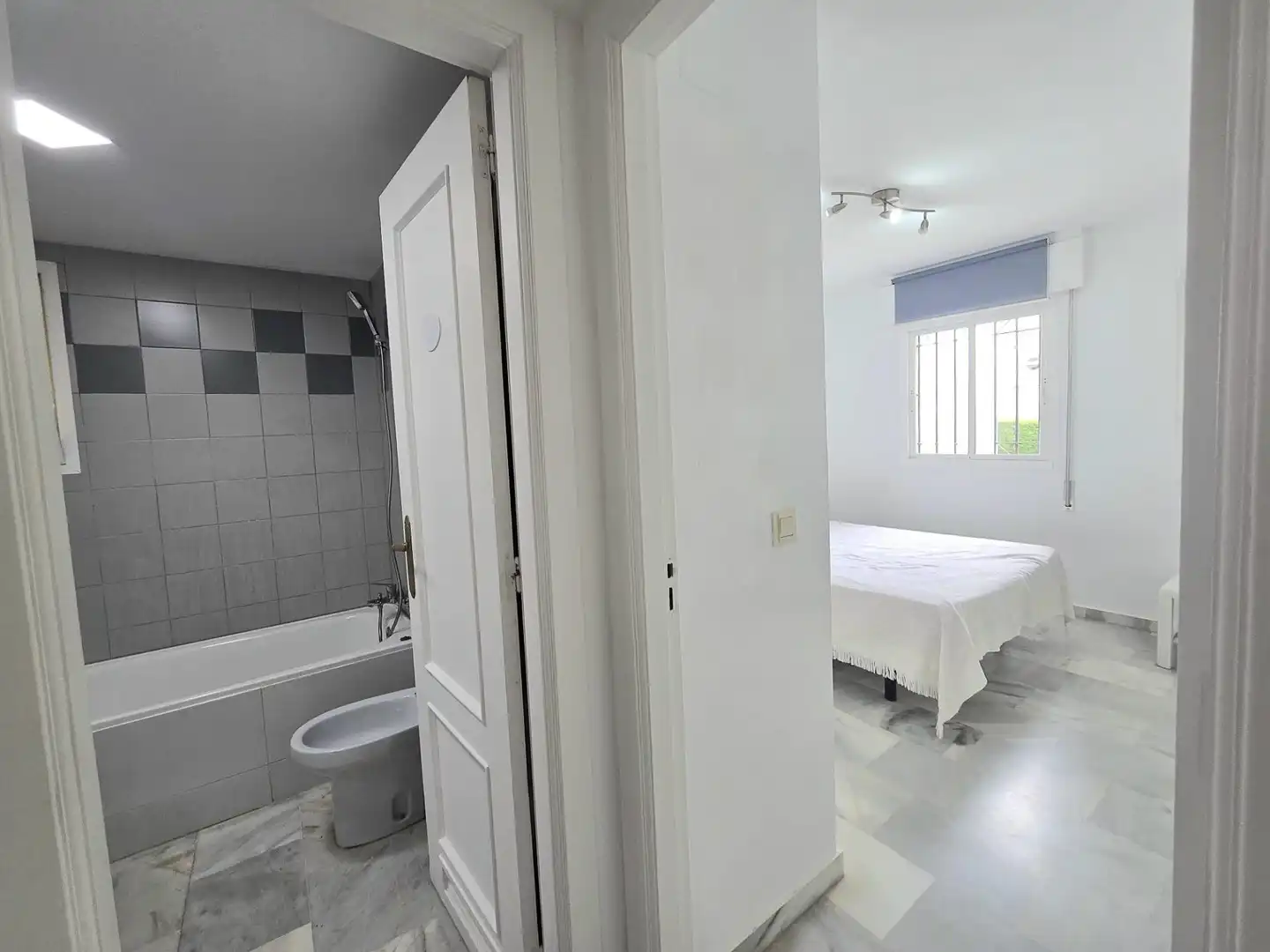 Badezimmer von Wohnung zum Verkauf in Torremolinos mit Terrasse, Möbliert und Gemeinschaftspool