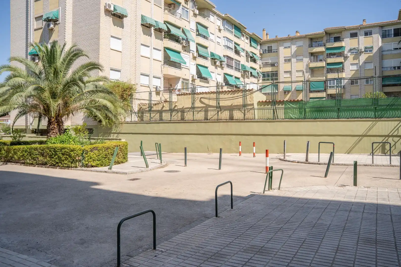 Exterior view of Flat for sale in Granada  with Air Conditioner, Terrace and Alarm