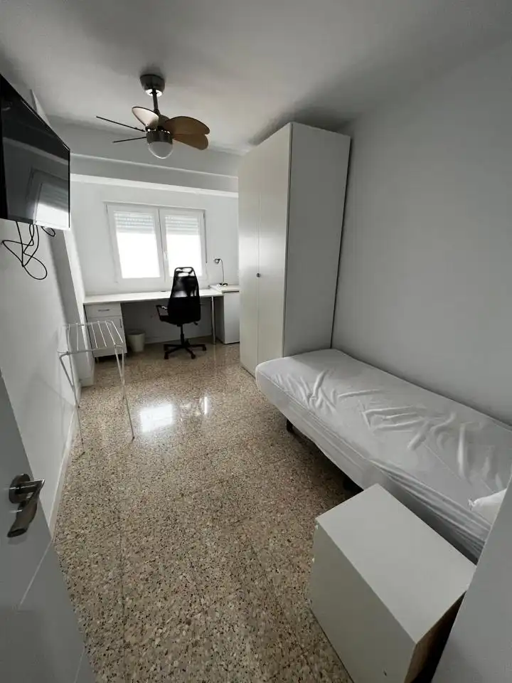 Habitación de Piso en venta en Zaragoza con Trastero y Amueblado