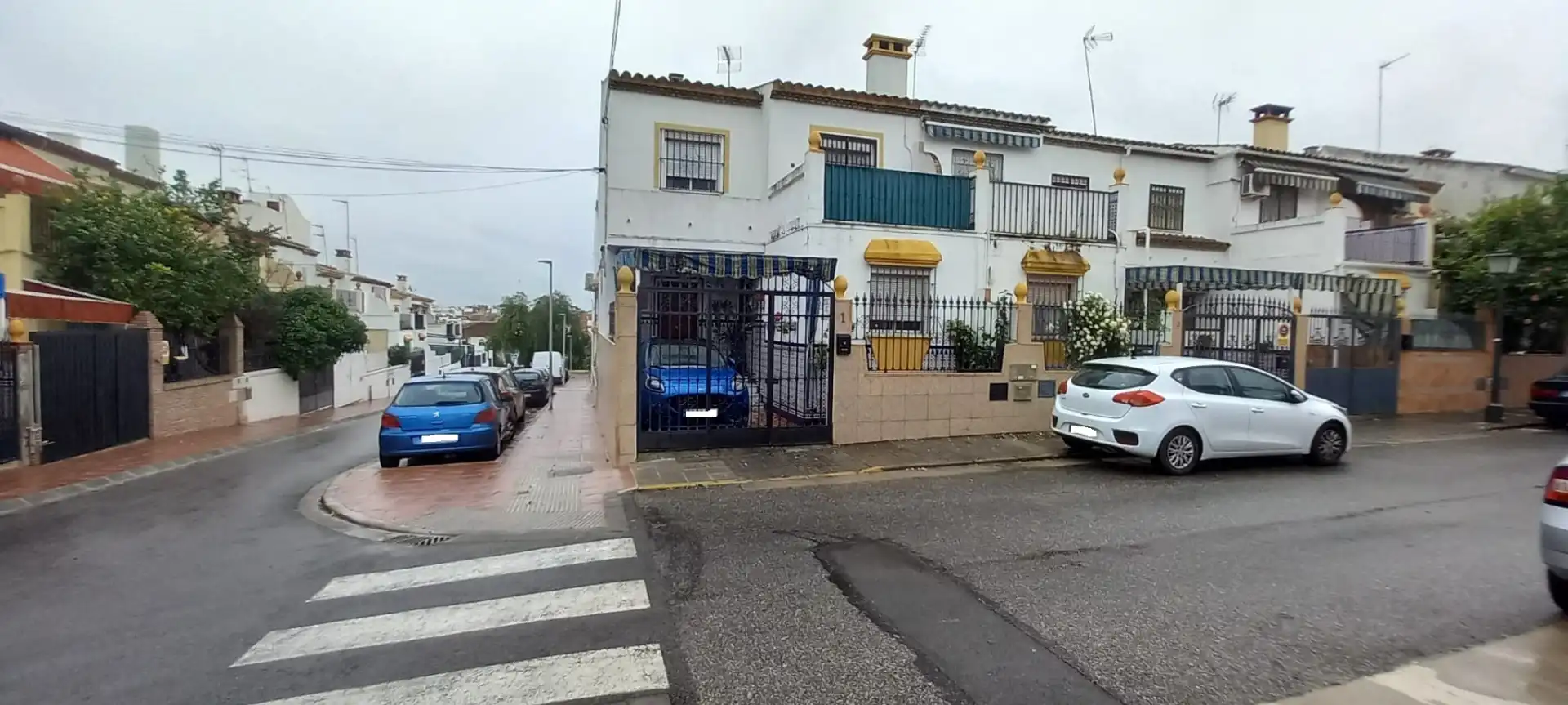 Vista exterior de Casa adosada en venta en Mairena del Aljarafe con Aire acondicionado, Calefacción y Terraza