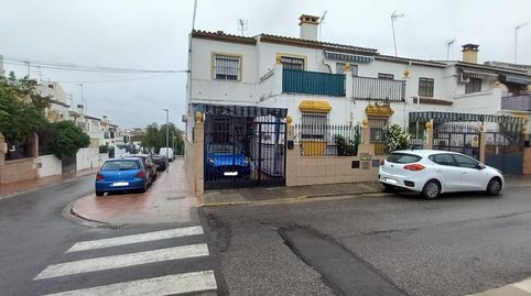 Foto 4 de Casa adosada en venta en Calle Geranio, Cavaleri, Mairena del Aljarafe