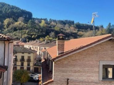 Casa amb jardí en venda a Pradoluengo