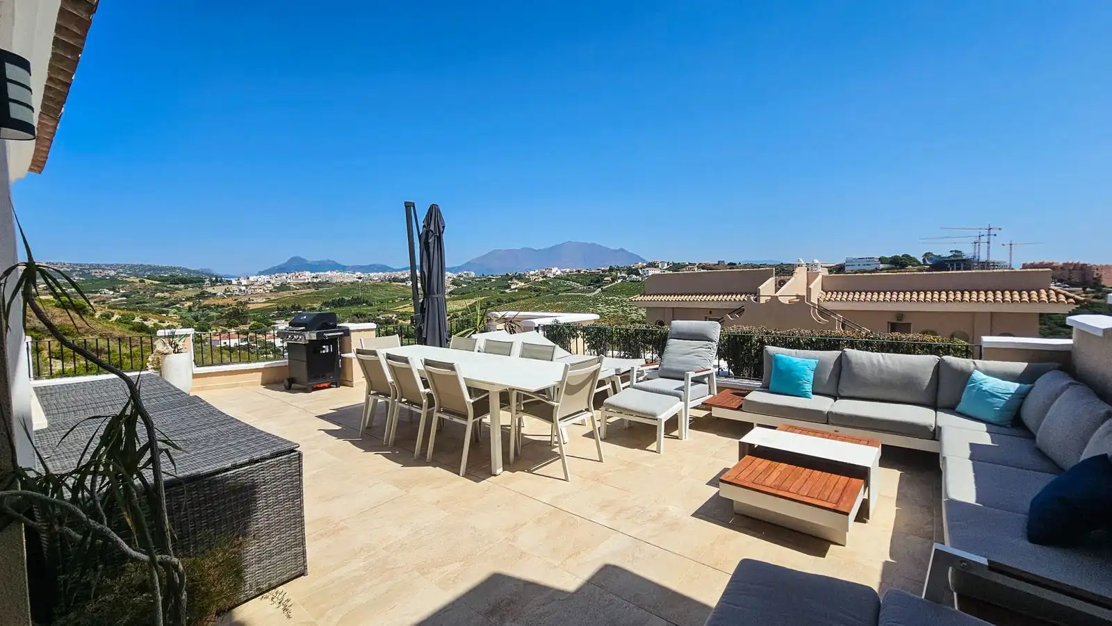 Terraza de Casa adosada en venta en Manilva con Aire acondicionado, Piscina y Amueblado