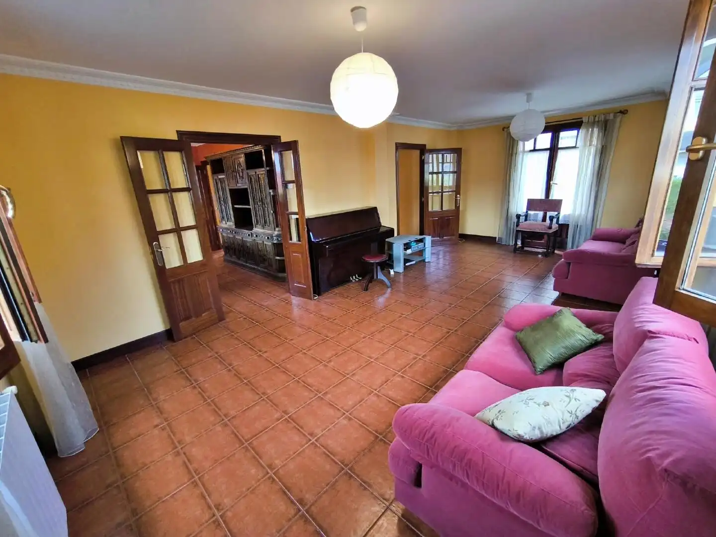 Sala d'estar de Casa o xalet en venda en Castro-Urdiales