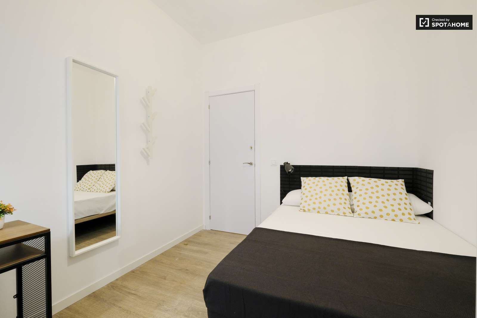 Bedroom of Flat to share in  Madrid Capital  with Air Conditioner, Heating and Terrace