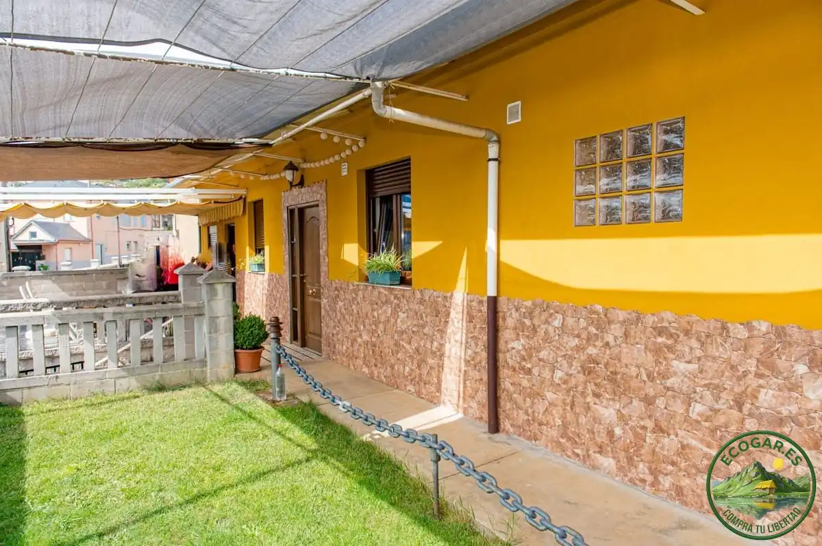 Vista exterior de Casa o chalet en venta en Fabero con Calefacción, Jardín privado y Terraza