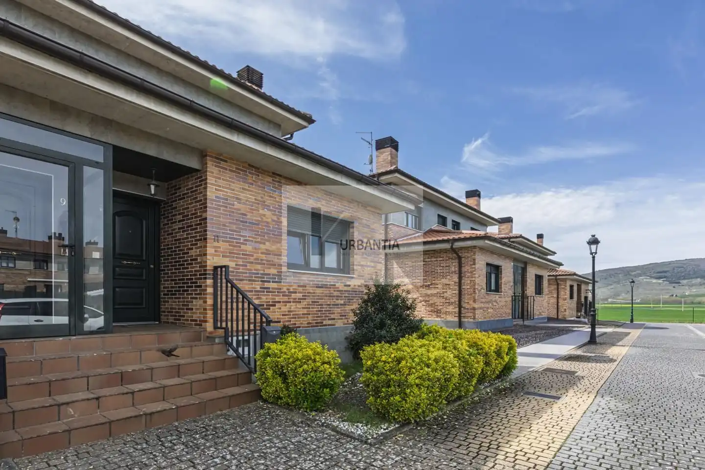 Vista exterior de Casa adosada en venta en Cendea de Olza / Oltza Zendea con Calefacción, Jardín privado y Parquet