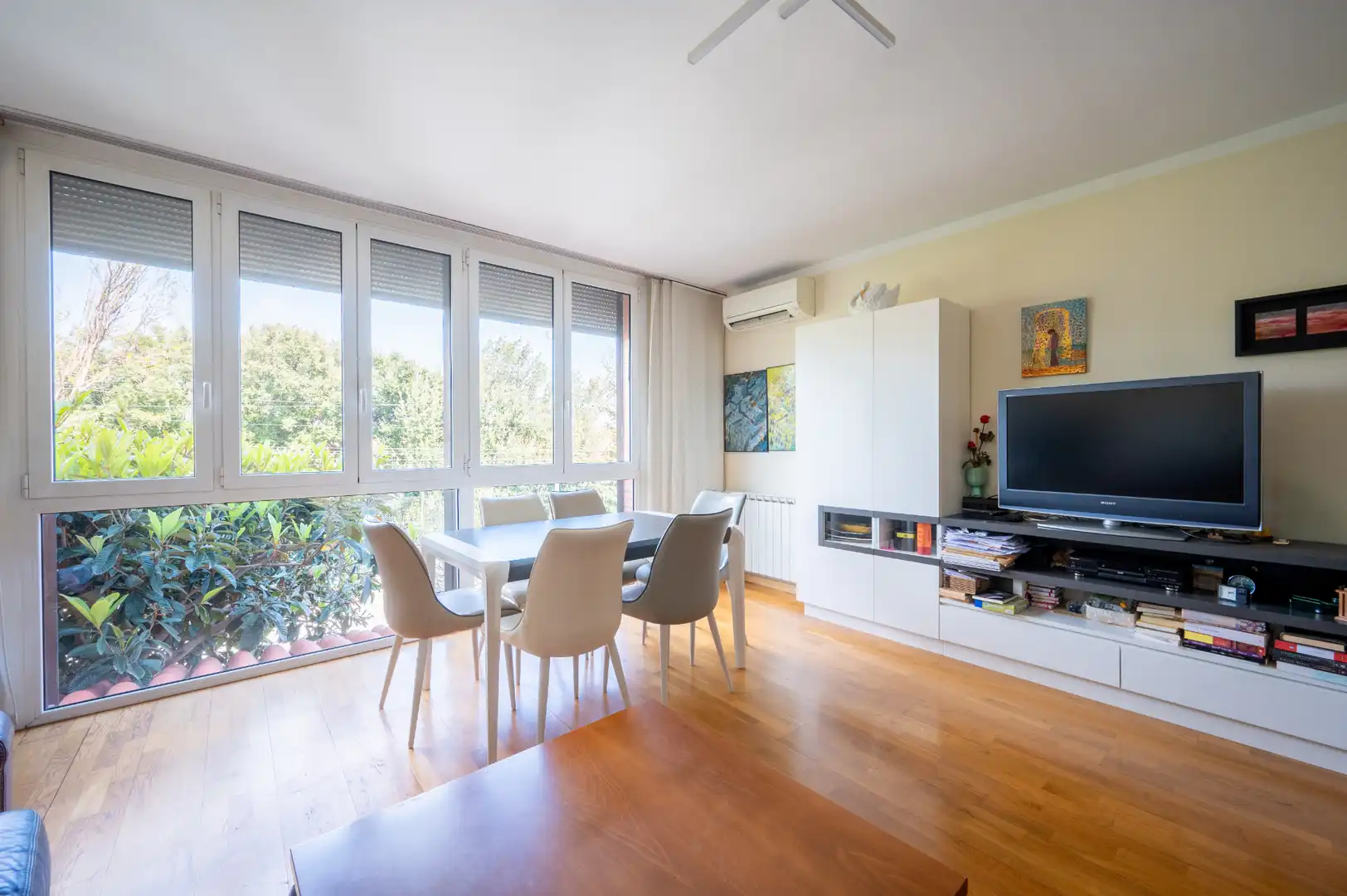 Esszimmer von Einfamilien-Reihenhaus zum Verkauf in Sant Cugat del Vallès mit Klimaanlage, Heizung und Privatgarten