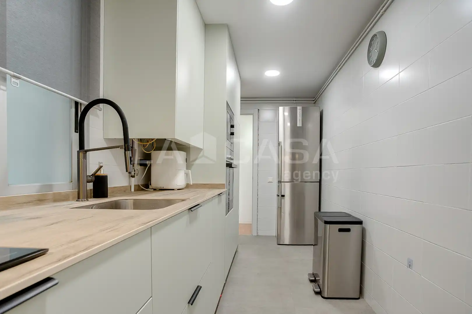 Cocina de Piso en venta en Barcelona con Calefacción, Trastero y Balcón