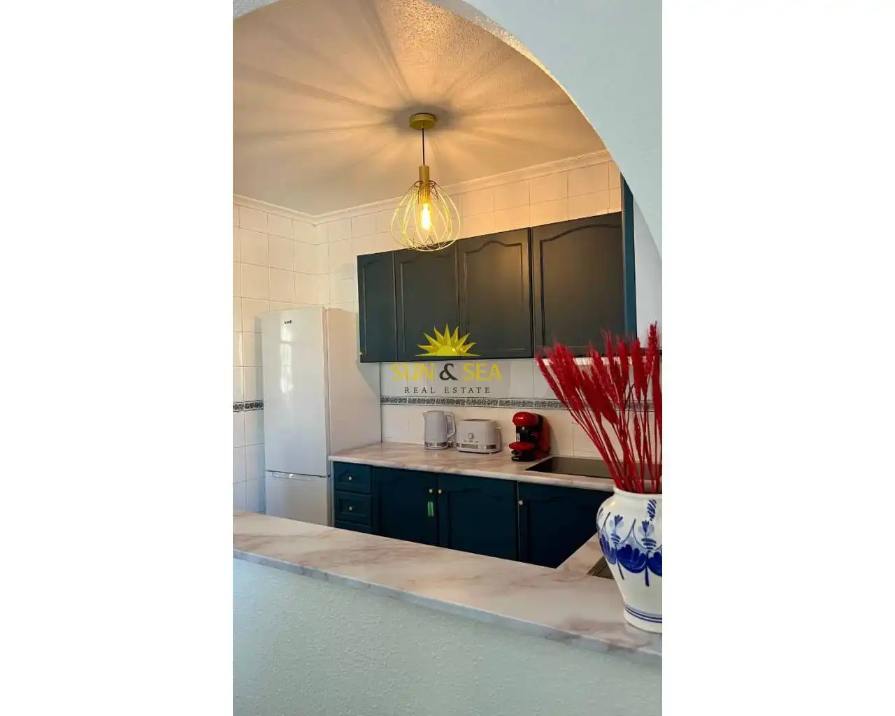 Cocina de Apartamento de alquiler en Torrevieja con Aire acondicionado, Calefacción y Horno