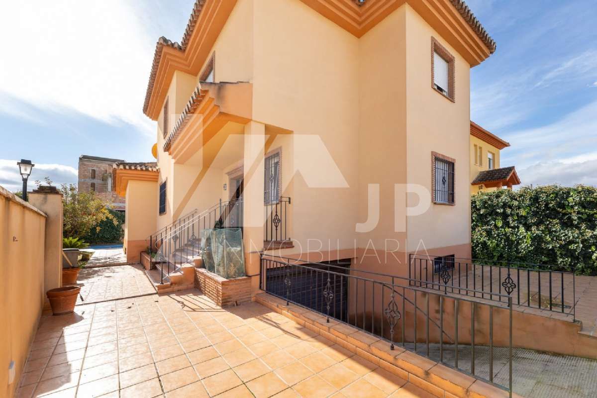 House or chalet for sale in Calle Paseo de los Tilos, 3, Residencial Triana - Barrio Alto