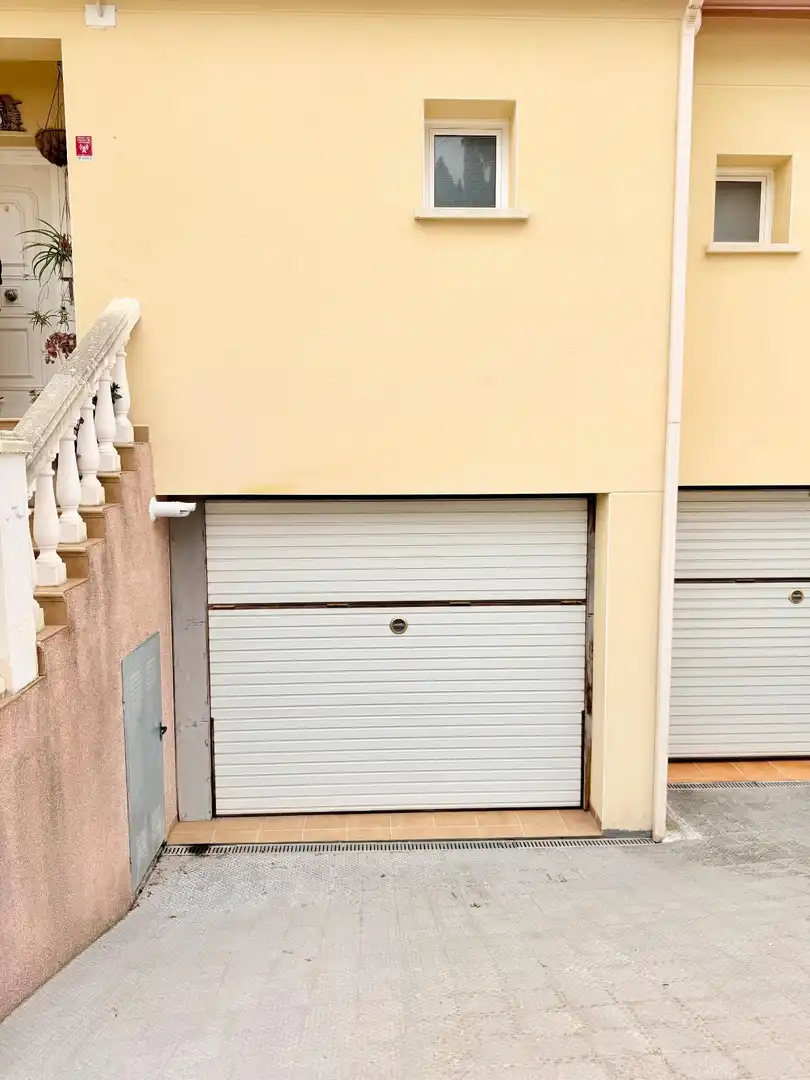 Parking de Casa adosada en venta en Calafell con Calefacción, Jardín privado y Terraza