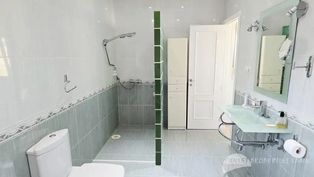 Bathroom of Houses for sale in Cómpeta  with Air Conditioner, Private garden and Swimming Pool