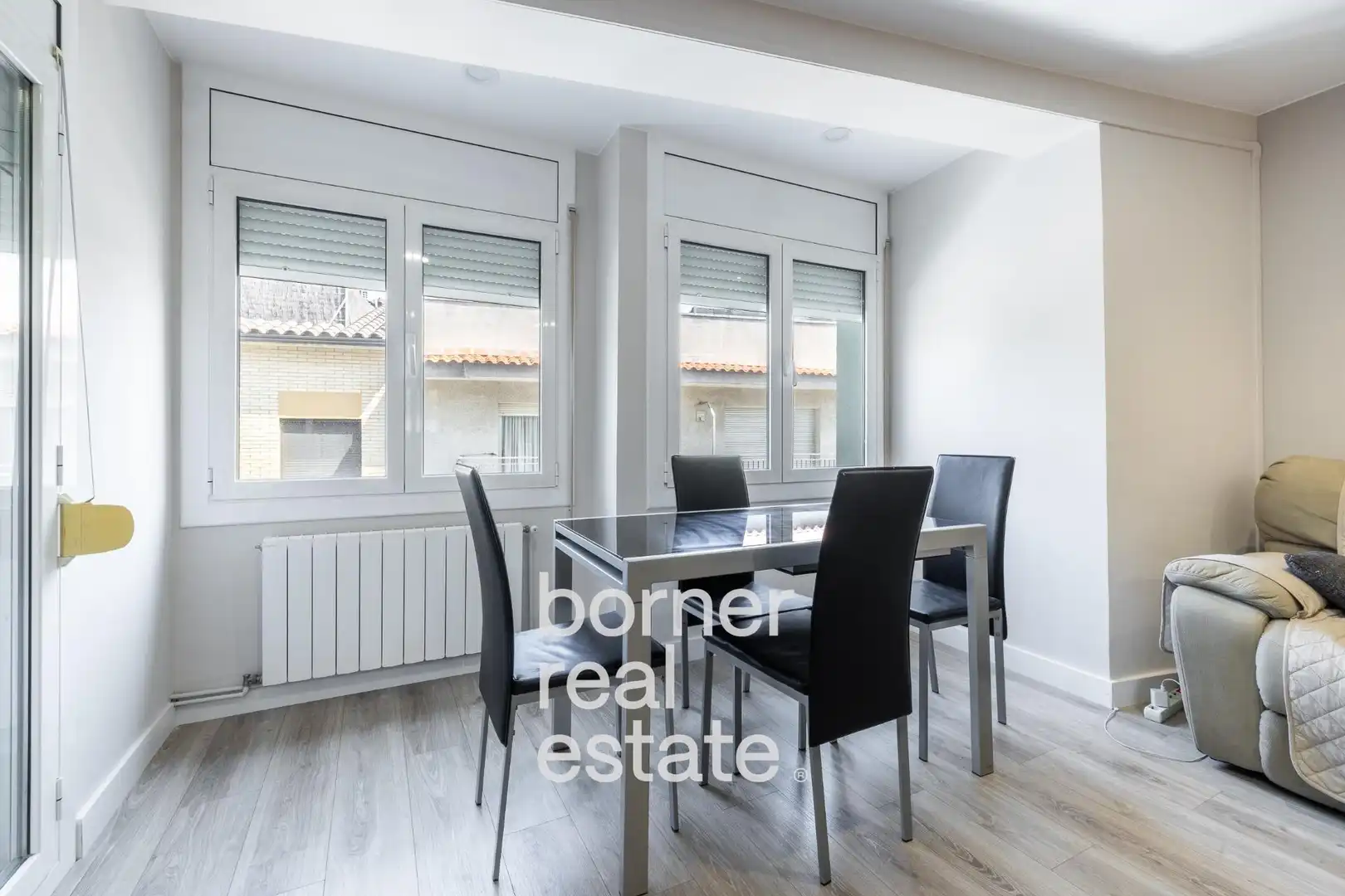 Außenansicht von Wohnung zum Verkauf in Rubí mit Heizung, Parkett und Balkon