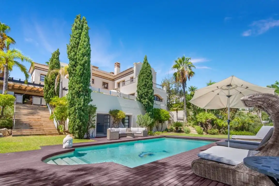 Chalet con piscina en venta en La Quinta