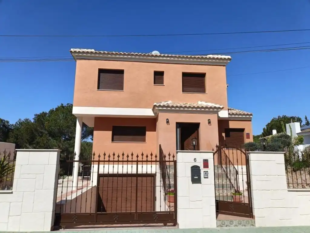 Vista exterior de Casa o chalet en venta en Pilar de la Horadada con Aire acondicionado, Calefacción y Jardín privado