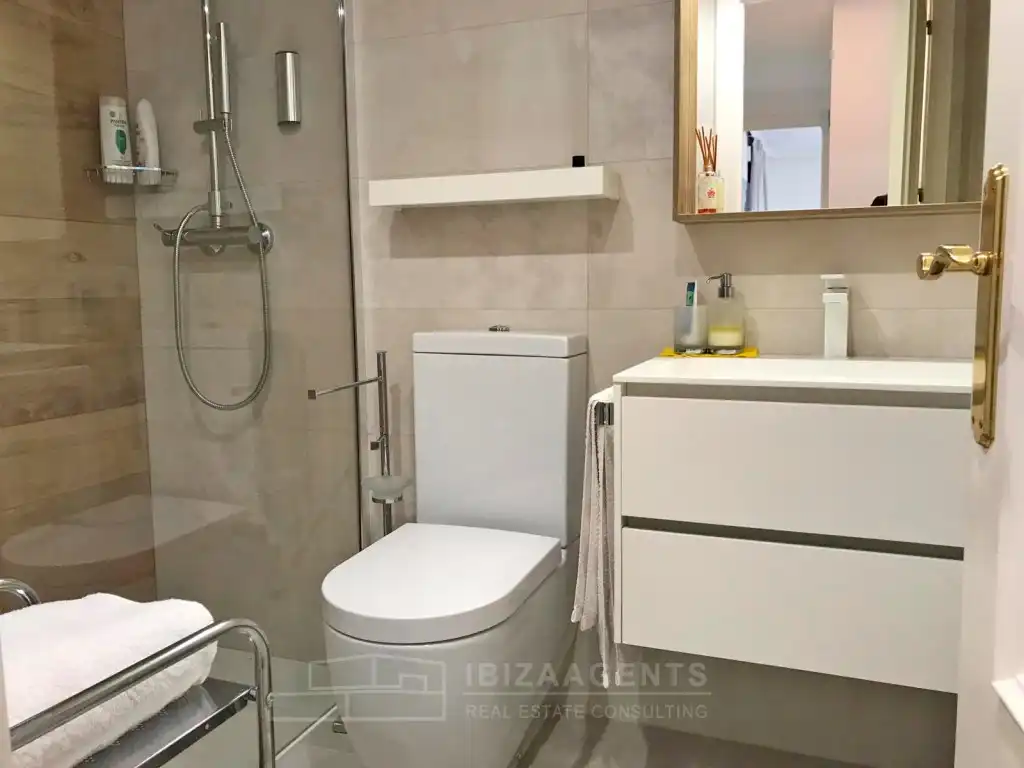 Bathroom of Apartments for rent in Eivissa  with Air Conditioner, Terrace and Washing machine