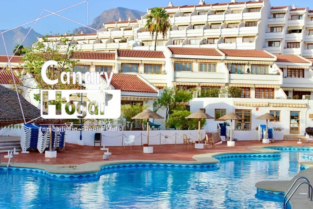 Vista exterior de Apartament en venda en Adeje amb Aire condicionat, Terrassa i Piscina comunitària