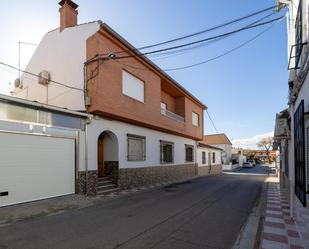 Vista exterior de Casa o xalet en venda en Vegas del Genil amb Aire condicionat, Terrassa i Balcó