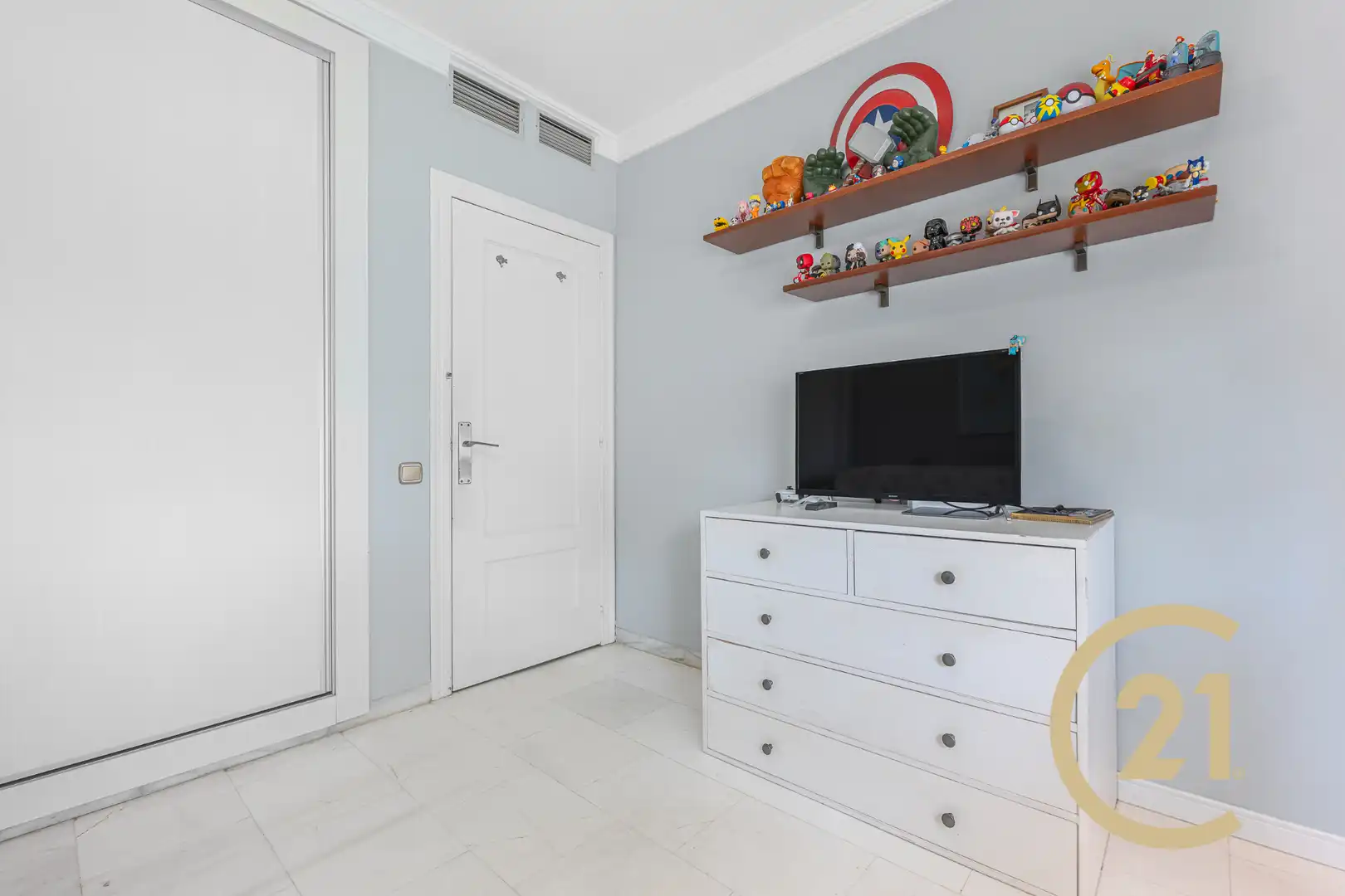 Habitación de Casa adosada en venta en Marbella con Aire acondicionado, Terraza y Piscina comunitaria