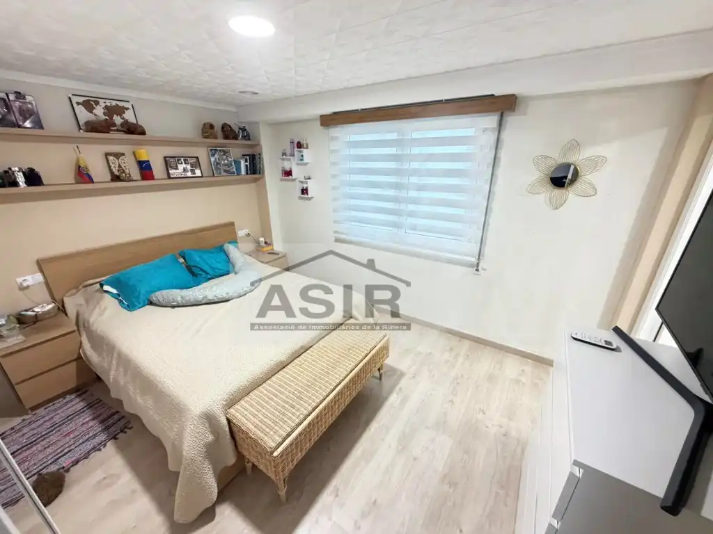 Dormitori de Pis de lloguer en Alzira amb Aire condicionat i Terrassa