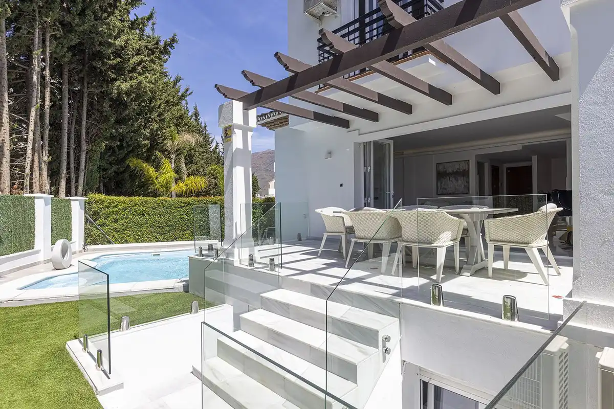 Reihenhaus mit Pool zum Verkauf in Estepona,Centro,Avenida Juan Carlos I