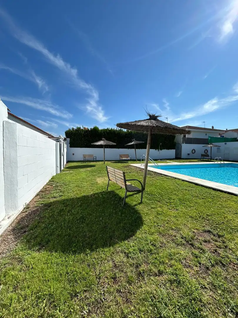Jardí de Casa o xalet en venda en Almonte amb Calefacció, Moblat i Piscina comunitària