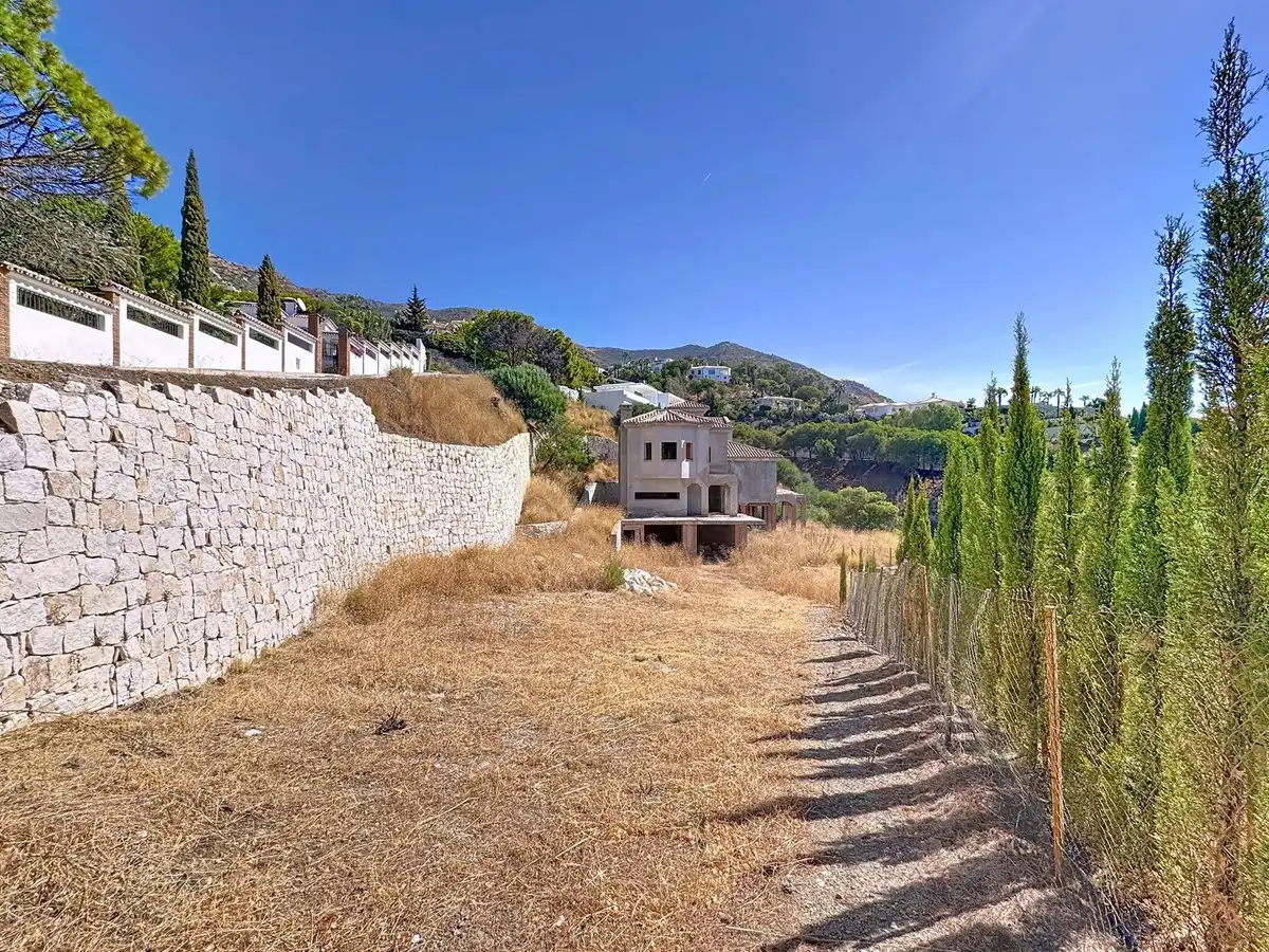 Vista exterior de Casa o xalet en venda en Mijas amb Jardí privat i Terrassa