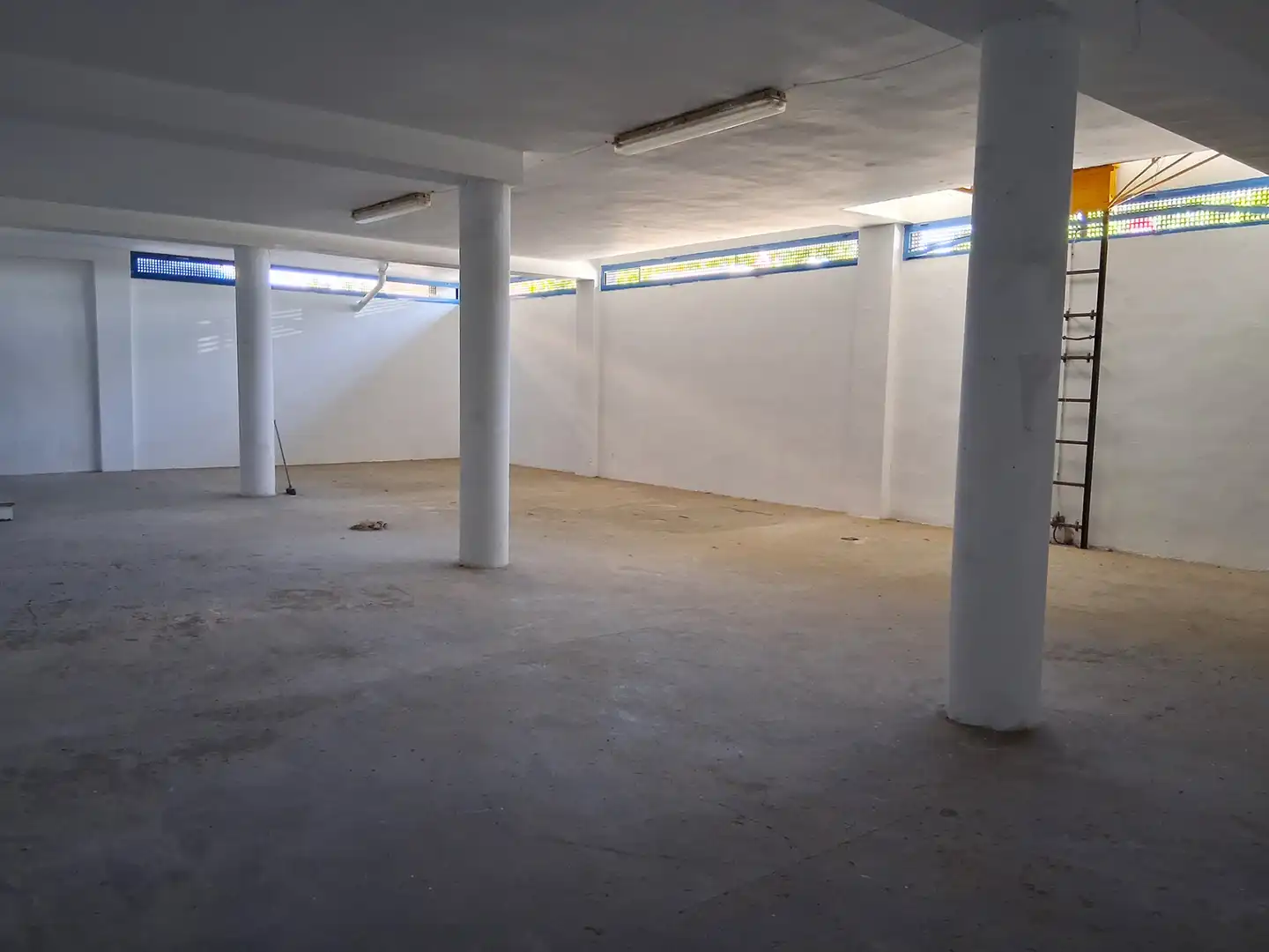 Gewerbefläche zum Verkauf in Avinguda del vint-i-nou de Setembre 1A, imagen 13