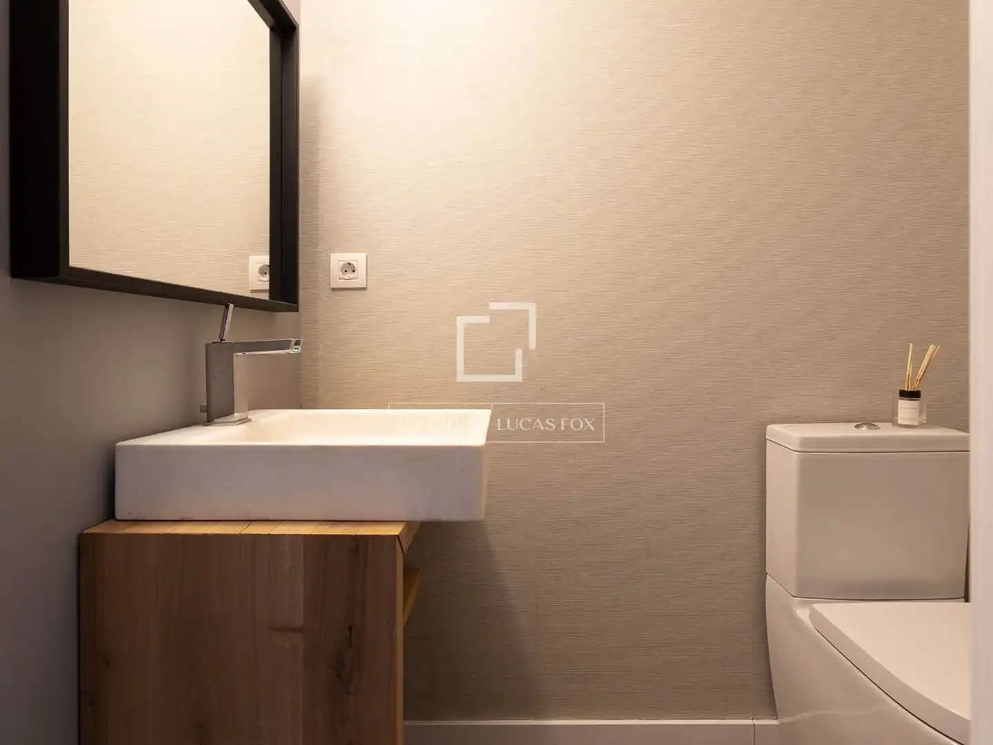 Badezimmer von Wohnung zum Verkauf in Barcelona mit Klimaanlage und Terrasse