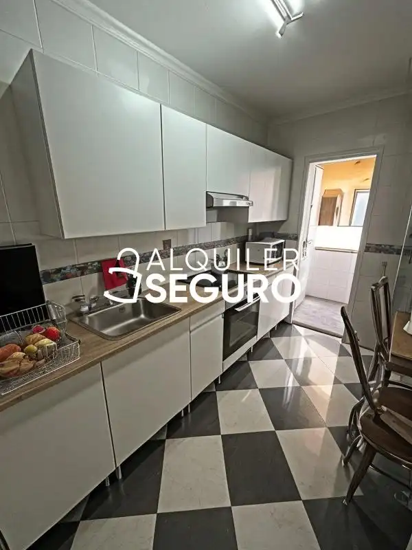 Cocina de Piso de alquiler en Granada con Terraza y Amueblado