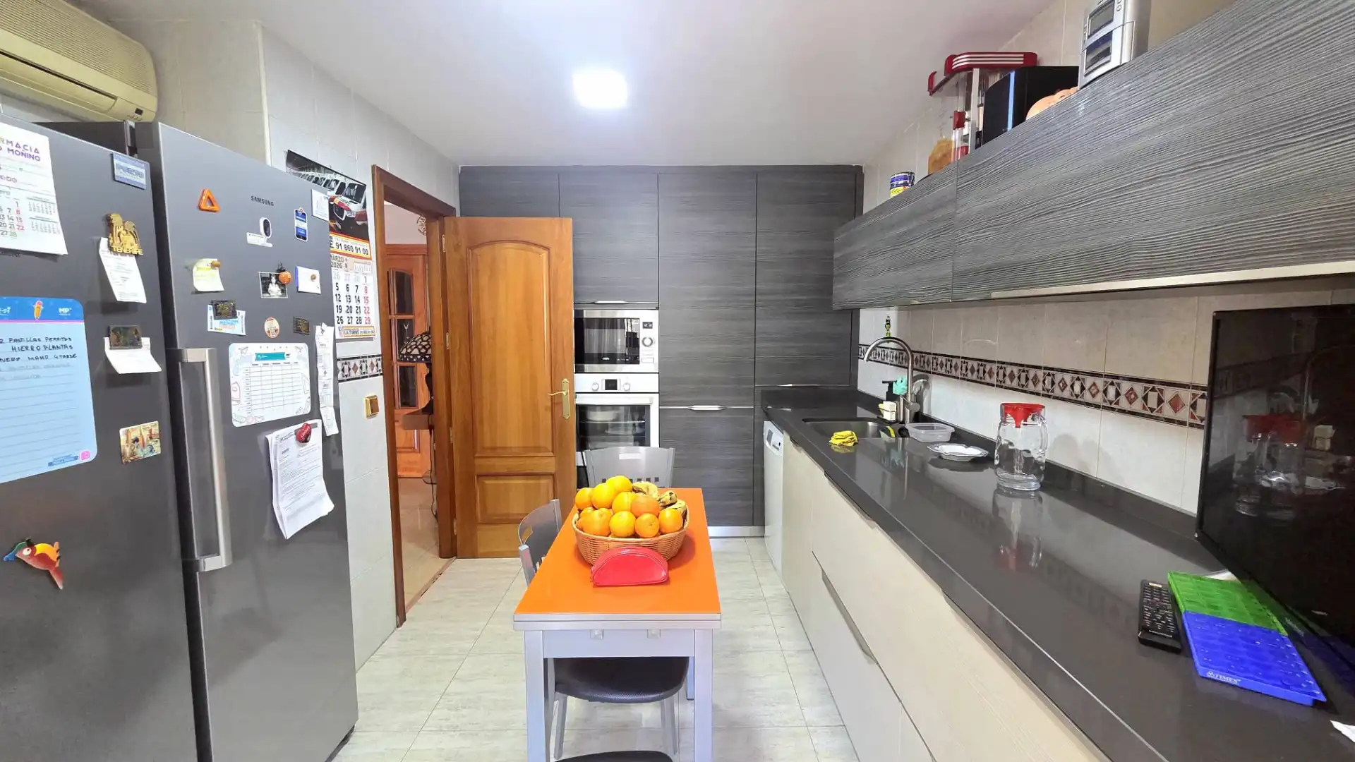 Cuina de Casa o xalet en venda en Parla amb Aire condicionat, Calefacció i Jardí privat