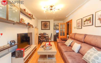 Living room of Flat for sale in  Madrid Capital  with Air Conditioner and Swimming Pool